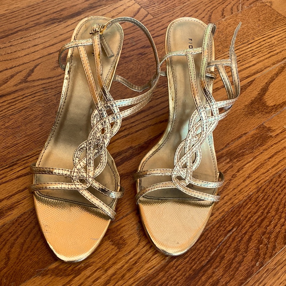 Gold Sandals 👡
